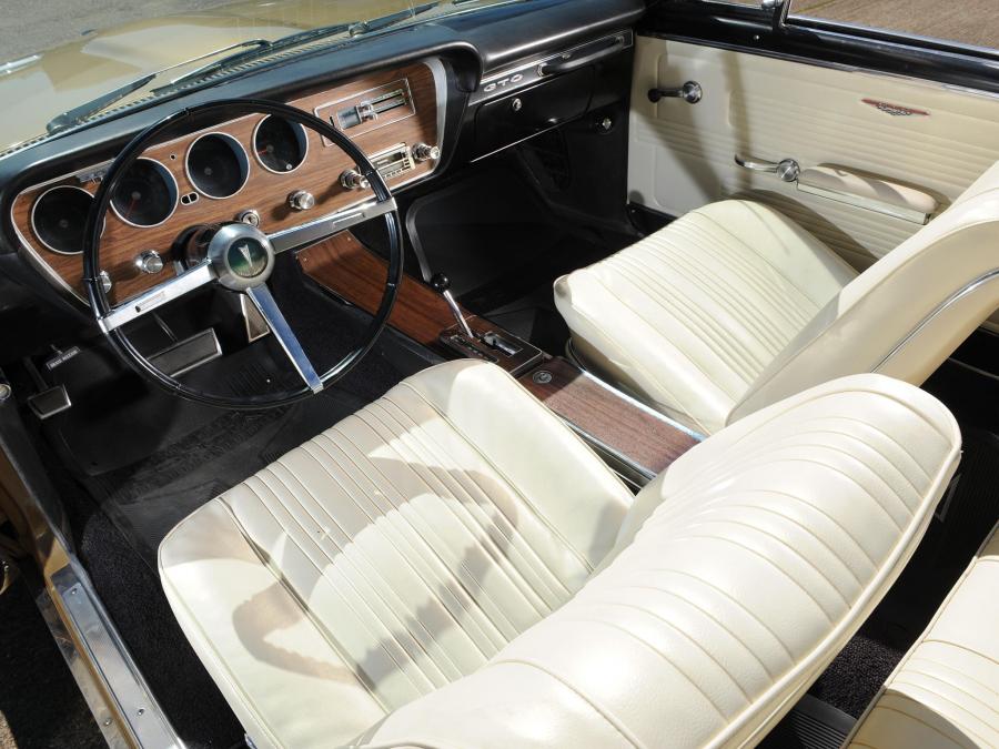 Интерьер Pontiac Tempest GTO Convertible 1967 года  (фото 10 из 22)